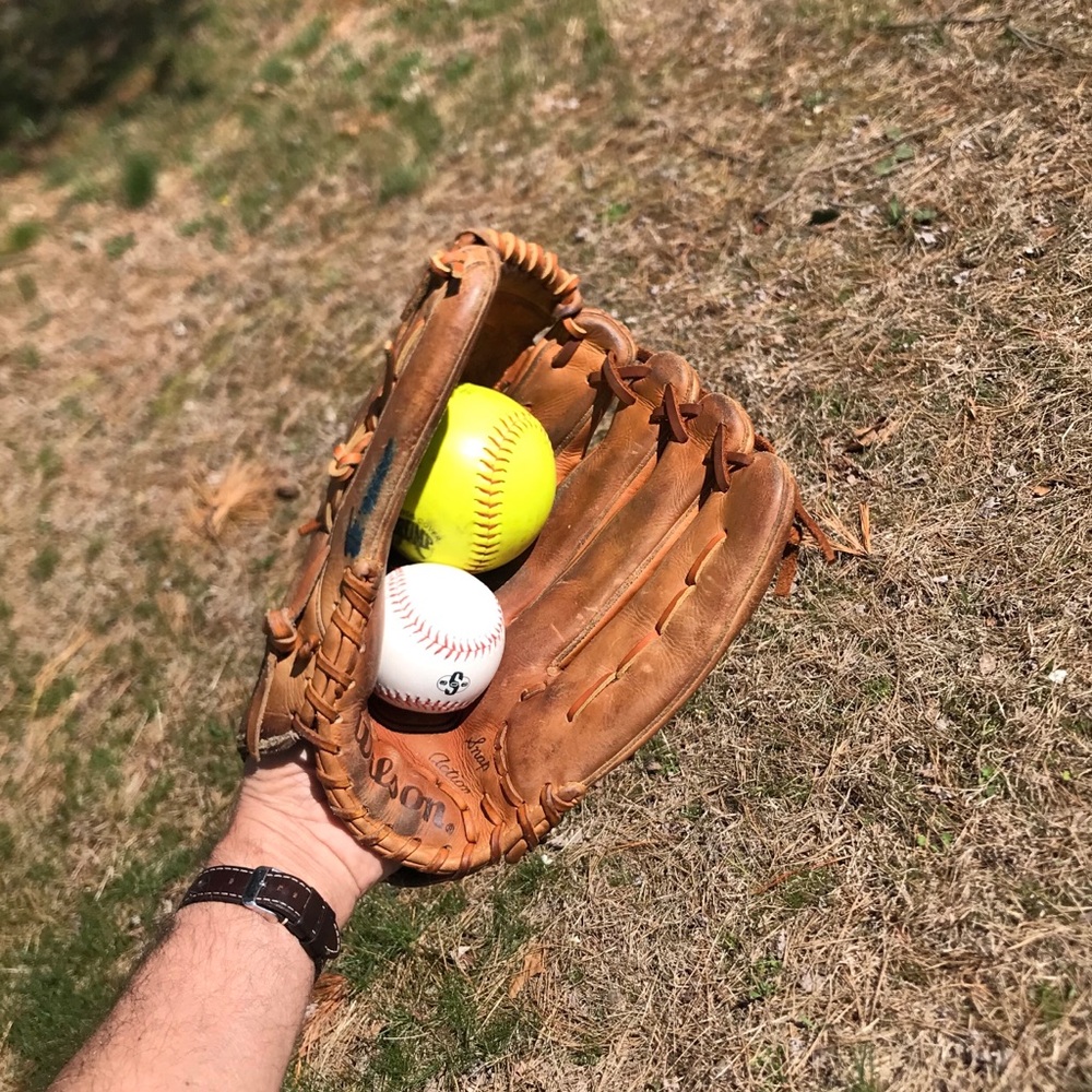 WILSON A2000 SOFTBALL BASEBALL GLOVE. JAPAN MFG. R-throw. - Picture 15 of 16